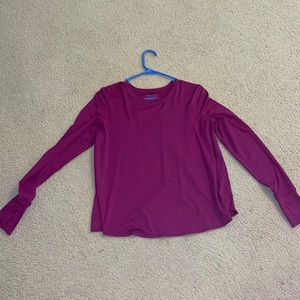 Just selling because it’s not my style anymore! Small Athleta top.